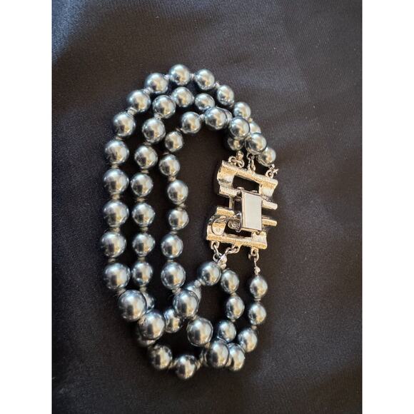 KJL Gray Pearl Bracelet 3 Multi Strand Silver Rhinestone Baguette Clasp Wedding - Picture 8 of 10